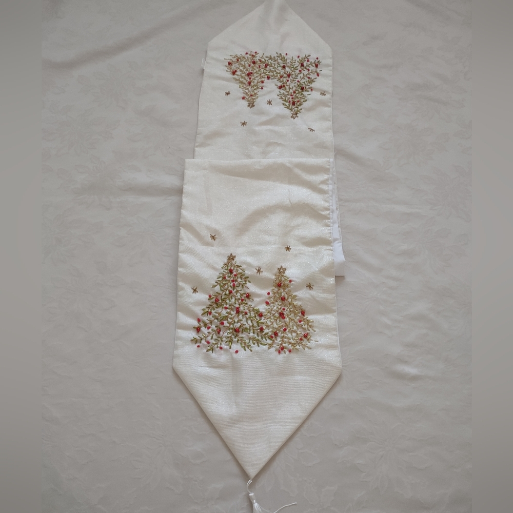 Melrose Intl Tinsel Bell Embroidered Holiday Table Runnner